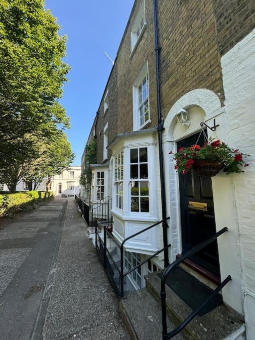 2 Bed Georgian Cottage, Ramsgate Exteriör bild